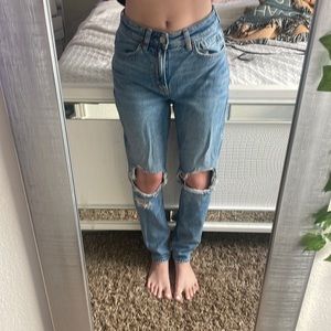 american eagle jeans with holes on the knees
